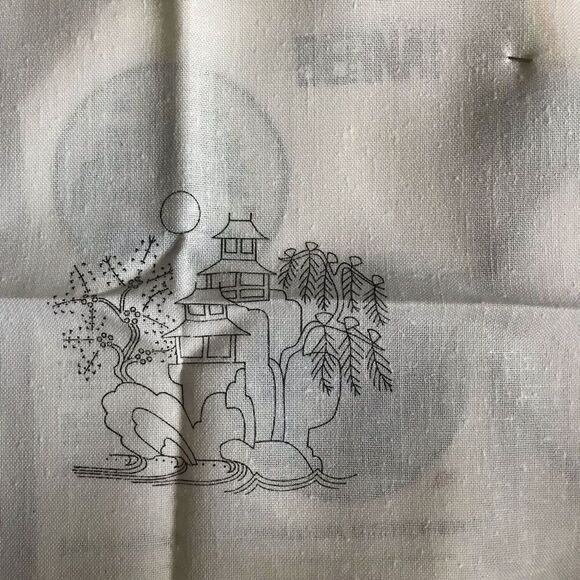 Bernat Stitchery Kit SO9259 Prunus Blossom Weeping Willow 7" Round 1978 Open Pkg - Picture 4 of 4